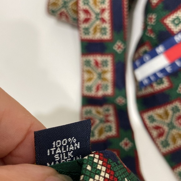 NWT Vintage Tommy Hilfiger Cross Stitch Snowflake Pattern  💯% Italian Silk Tie - Picture 7 of 7